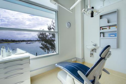 Davis Dr Scott–Specialist Prosthodontist - Dentists Newcastle 2